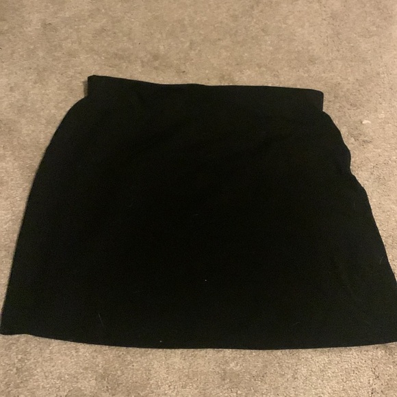 H&M black mini skirt with side slit - Picture 2 of 5